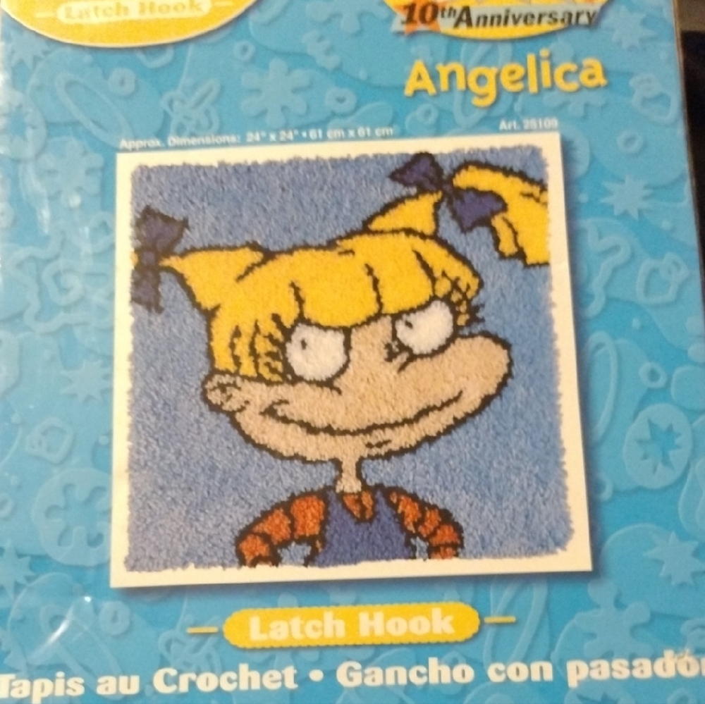 J&P Coats Latch Hook Kit with Blue and Tan Yarn